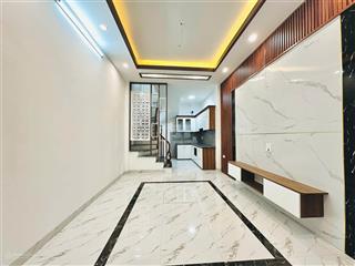 Bán nhà đức giang, 32m2, mới tinh, ô tô tránh đỗ cổng, chỉ 5.4 tỷ