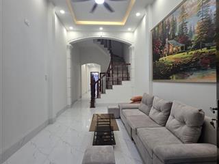 Bán nhà dân xây 70m ngọc thụy, ô chờ thang máy ,4 ngủ ,hai mặt ngõ,15m ra ô tô tránh,chỉ 10xty