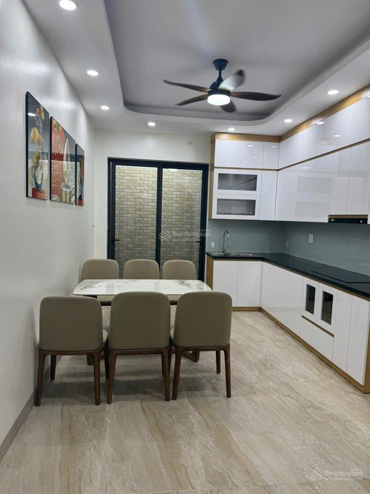 Bán nhà nguyễn sơn , thang máy , 60m , 5 ngủ , phun nội thất, mặt ngõ thông, gần ô tô tránh dừng đổ