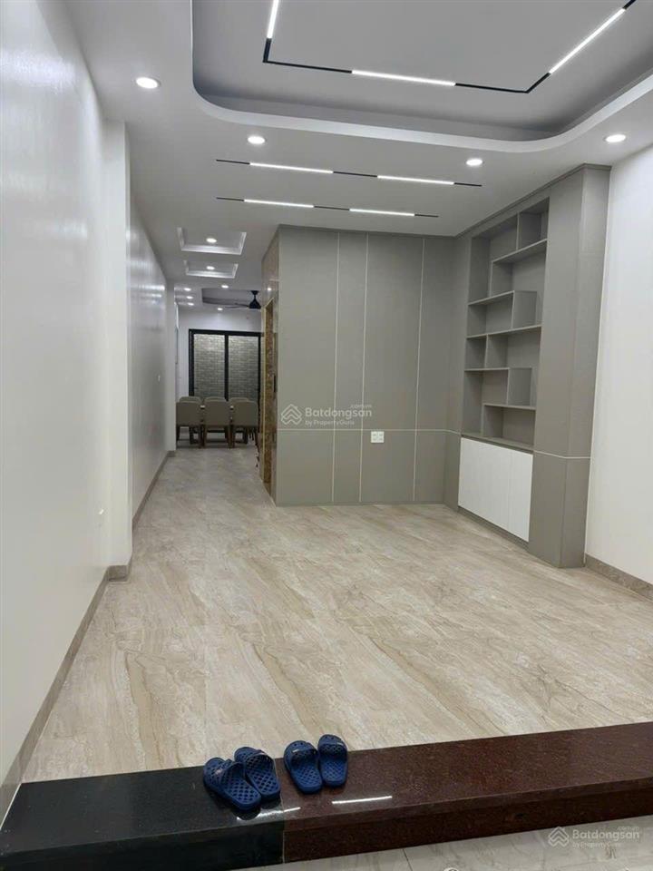 Bán nhà nguyễn sơn , thang máy , 60m , 5 ngủ , phun nội thất, mặt ngõ thông, gần ô tô tránh dừng đổ