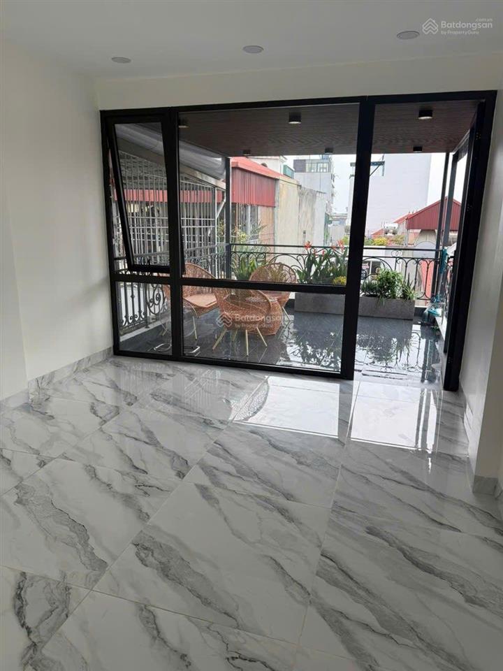 Bán nhà nguyễn sơn , thang máy , 60m , 5 ngủ , phun nội thất, mặt ngõ thông, gần ô tô tránh dừng đổ