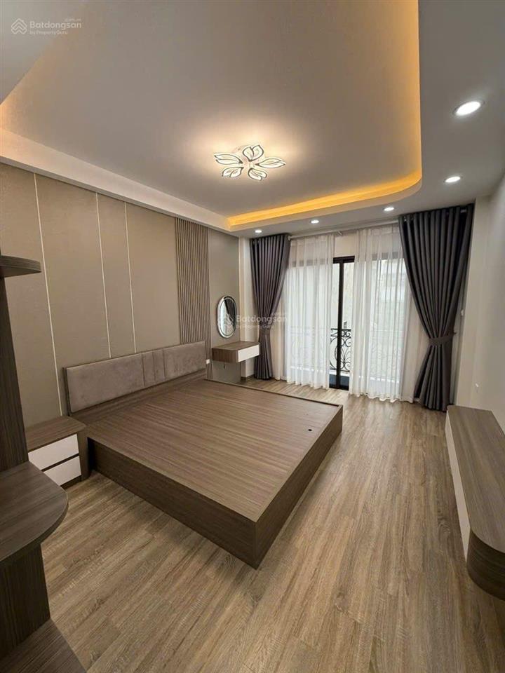 Bán nhà nguyễn sơn , thang máy , 60m , 5 ngủ , phun nội thất, mặt ngõ thông, gần ô tô tránh dừng đổ