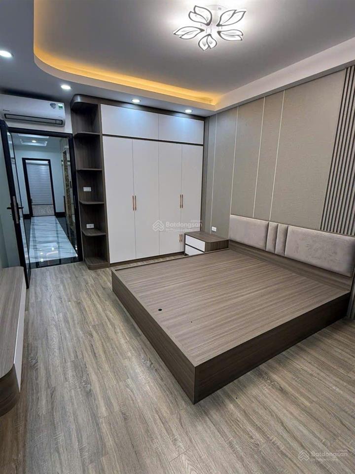 Bán nhà nguyễn sơn , thang máy , 60m , 5 ngủ , phun nội thất, mặt ngõ thông, gần ô tô tránh dừng đổ