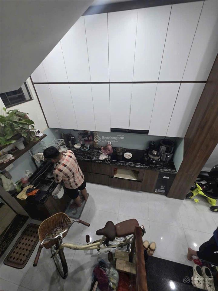 Bán nhà ngọc lâm,32m, 3 ngủ ,phun nội thất, mặt ngõ thông,15m ra ô tô tránh,chỉ 7xty