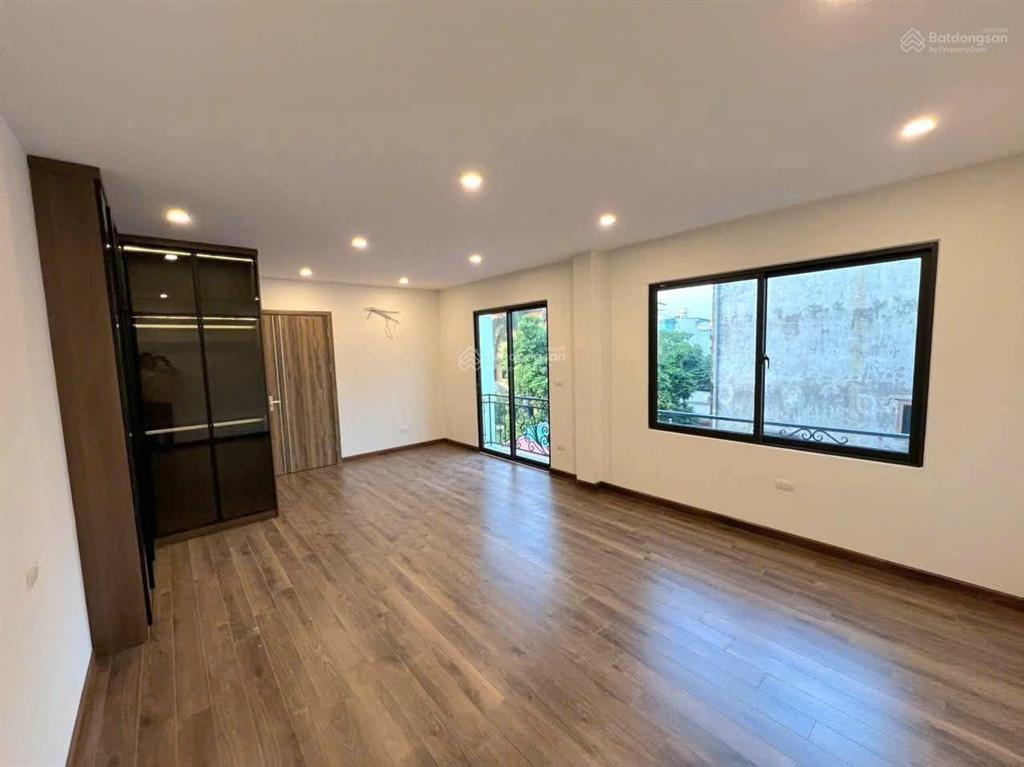 Bán nhà sài đồng, vũ xuân thiều, thang máy, 70m2, mt 7m, mới tinh, gần ô tô, chỉ 9.x tỷ