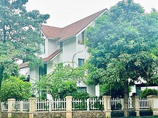 Biệt thự  lô góc  mặt sông  bể bơi riêng  thang máy  vinhomes riverside