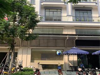 Cho thuê văn phòng 7x20m vị trí đẹp tại vạn phúc city  chỉ 15 triệu, có thể xuất vat.