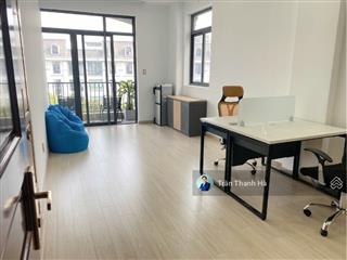 Cho thuê văn phòng 35m2, nội thất đầy đủ, view công viên giá chỉ 7,5 triệu/tháng ở vạn phúc city