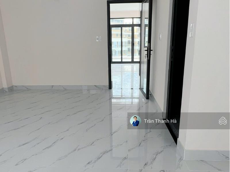 Nguyên căn mặt tiền 6m cho thuê, thang máy, máy lạnh đầy đủ, trục đường rộng 30m đẹp. giá chỉ 40tr