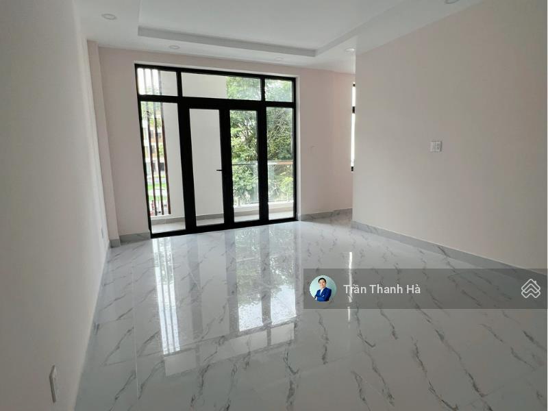 Nguyên căn mặt tiền 6m cho thuê, thang máy, máy lạnh đầy đủ, trục đường rộng 30m đẹp. giá chỉ 40tr