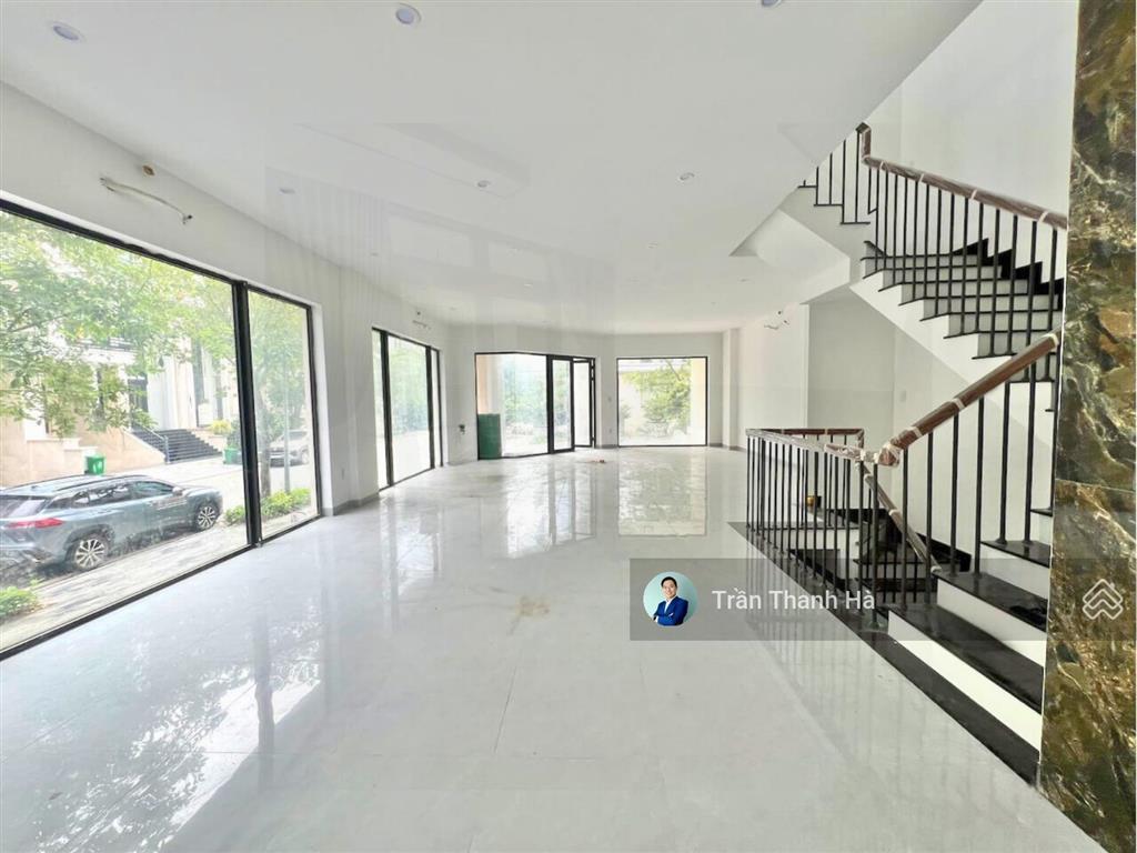 Cho thuê góc 2 mặt tiền, hầm + 3 tầng vị trí vàng trung tâm vạn phúc city, giá chỉ 50 triệu/tháng