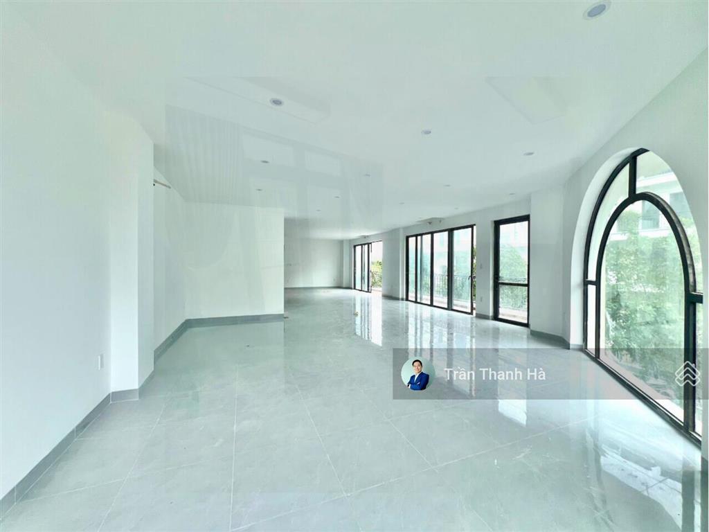 Cho thuê góc 2 mặt tiền, hầm + 3 tầng vị trí vàng trung tâm vạn phúc city, giá chỉ 50 triệu/tháng