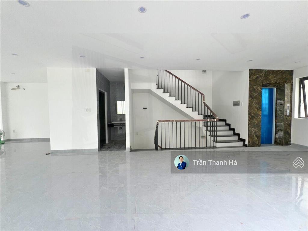 Cho thuê góc 2 mặt tiền, hầm + 3 tầng vị trí vàng trung tâm vạn phúc city, giá chỉ 50 triệu/tháng