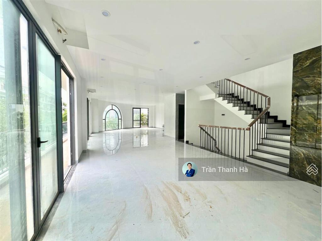 Cho thuê góc 2 mặt tiền, hầm + 3 tầng vị trí vàng trung tâm vạn phúc city, giá chỉ 50 triệu/tháng