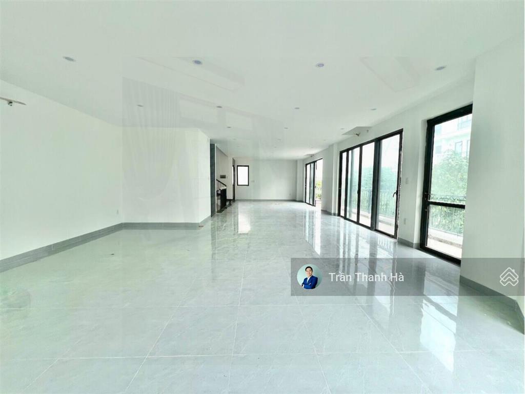 Cho thuê góc 2 mặt tiền, hầm + 3 tầng vị trí vàng trung tâm vạn phúc city, giá chỉ 50 triệu/tháng