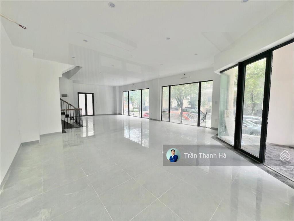 Cho thuê góc 2 mặt tiền, hầm + 3 tầng vị trí vàng trung tâm vạn phúc city, giá chỉ 50 triệu/tháng