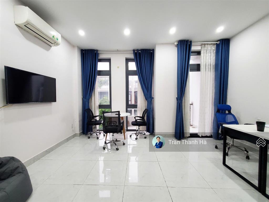 Cho thuê văn phòng 40m² full nội thất, ban công thoáng, view đẹp vạn phúc city