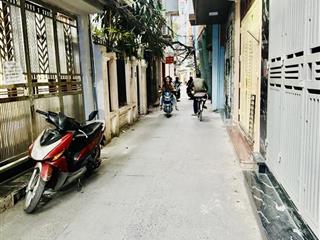 Nhà đẹp trung tâm cẩu giấy dương quảng hàm 45mx5t,mt4m giá 10.6 tỷ ô tô đỗ cổng ngõ thông tiện ích