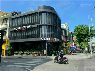 Cho thuê góc 3mt cắt trần hưng đạo, q1. gần pullman, dt 240m, nở hậu 12x16m giá 68tr