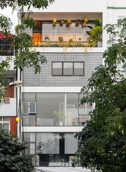 Cho thuê tòa trần hưng đạo. q1. gần pullmall. dt 10x20m, hầm, 6 lầu giá 160tr tell 0898 311 ***