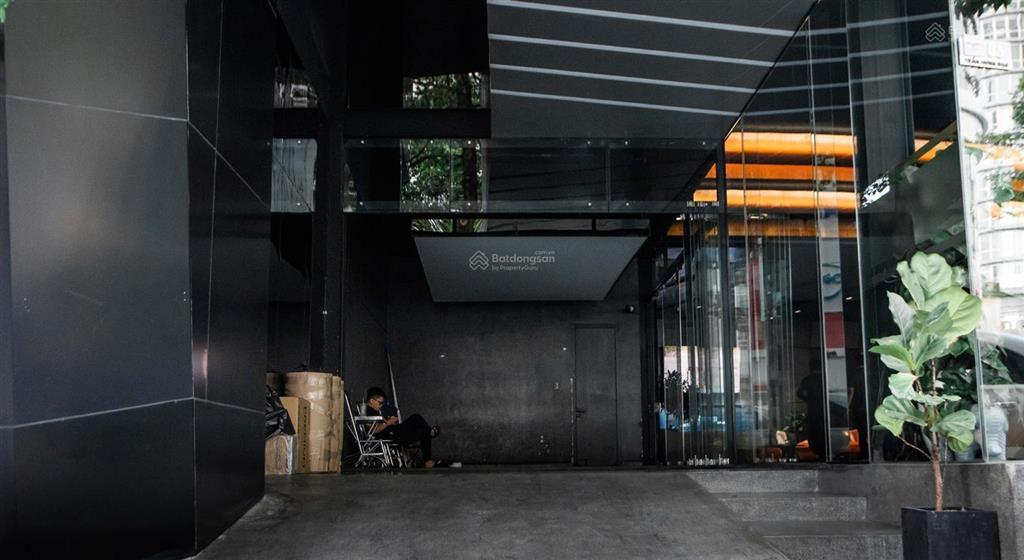 Cho thuê mt nguyễn văn cừ, q5, gần siêu thị. dt 10x30m, trệt, 1 lầu, giá 90tr. tell 0903 712 ***