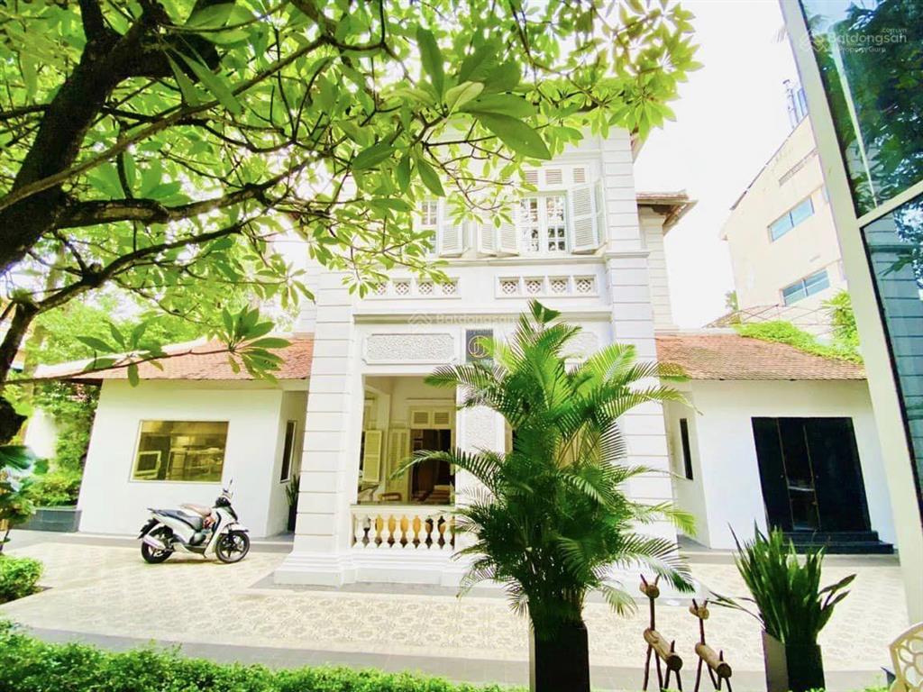 Biệt thự điện biên phủ, gần saigon pearl, bình thạnh. dt 18x12m, 3 lầu, giá 68 triệu