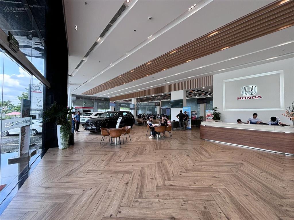 Căn hiếm mt trần hưng đạo, q1 ngay pullman. dt 20x30m, trệt lầu. giá 230tr tell 0903 712 ***