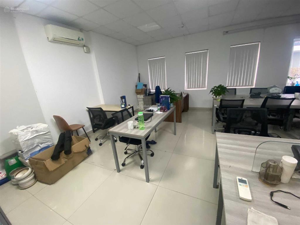 Văn phòng siêu đẹp trung tâm quận 3  hồ xuân hương. dt 200m2 giá 45tr/th. tell 0903 712 ***