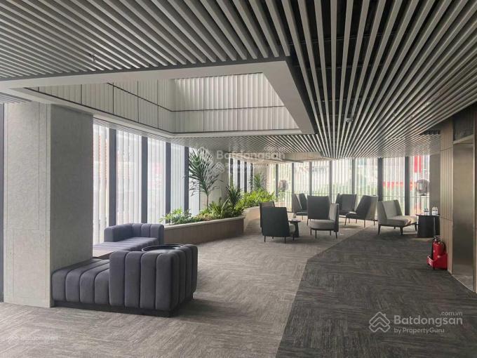 Văn phòng hiện đại tọa lạc tại cmt8, metro bến thành, q1. dt 200m², giá 50tr. tell 0903 712 ***