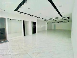 Góc showroom cách mạng tháng tám, gần club lan anh, q10! diện tích 10x20m, 1 trệt 1 lầu, giá 80tr