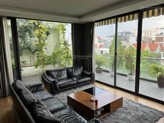 Biệt thự lô góc phố trần thái tông, kđt cầu giấy. dt 236m, mt 14m. sân vườn, hầm ô tô  sang trọng
