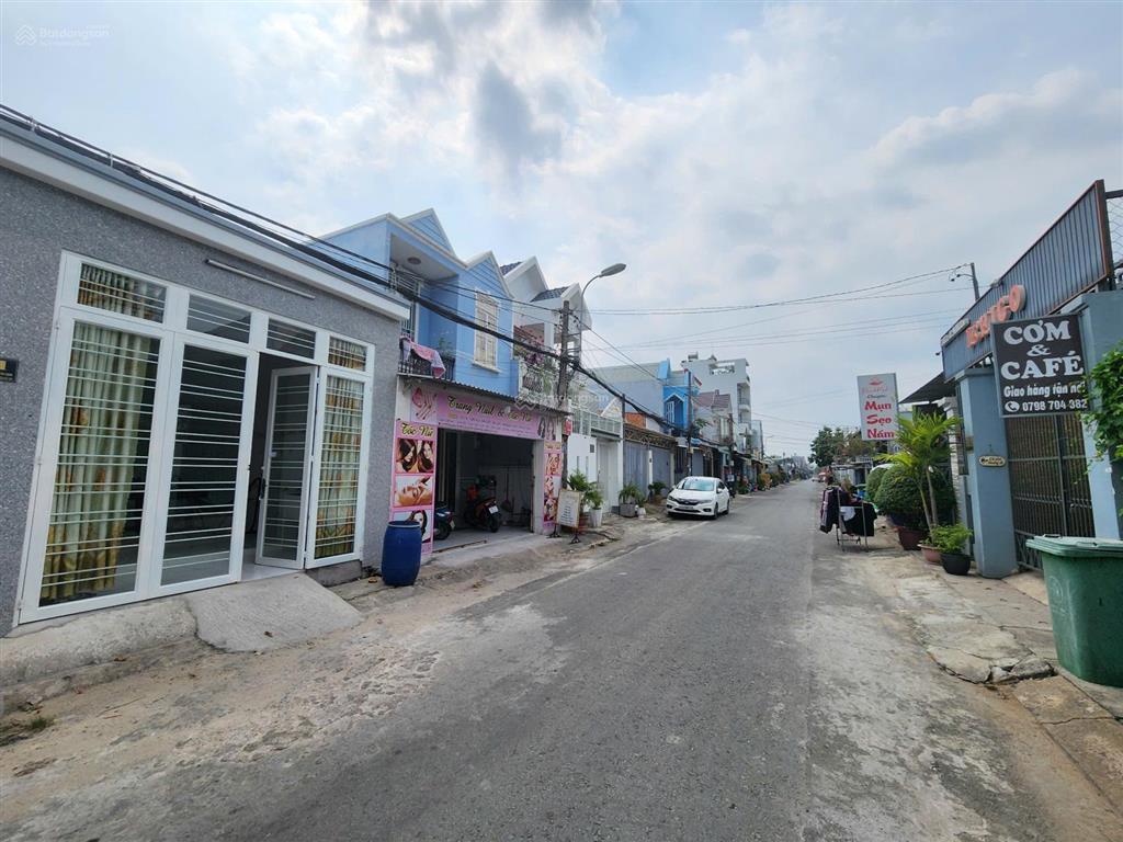Bán nhà full thổ cư, mặt tiền đường nhựa, sát thị trấn củ chi, mua có dòng tiền ngay