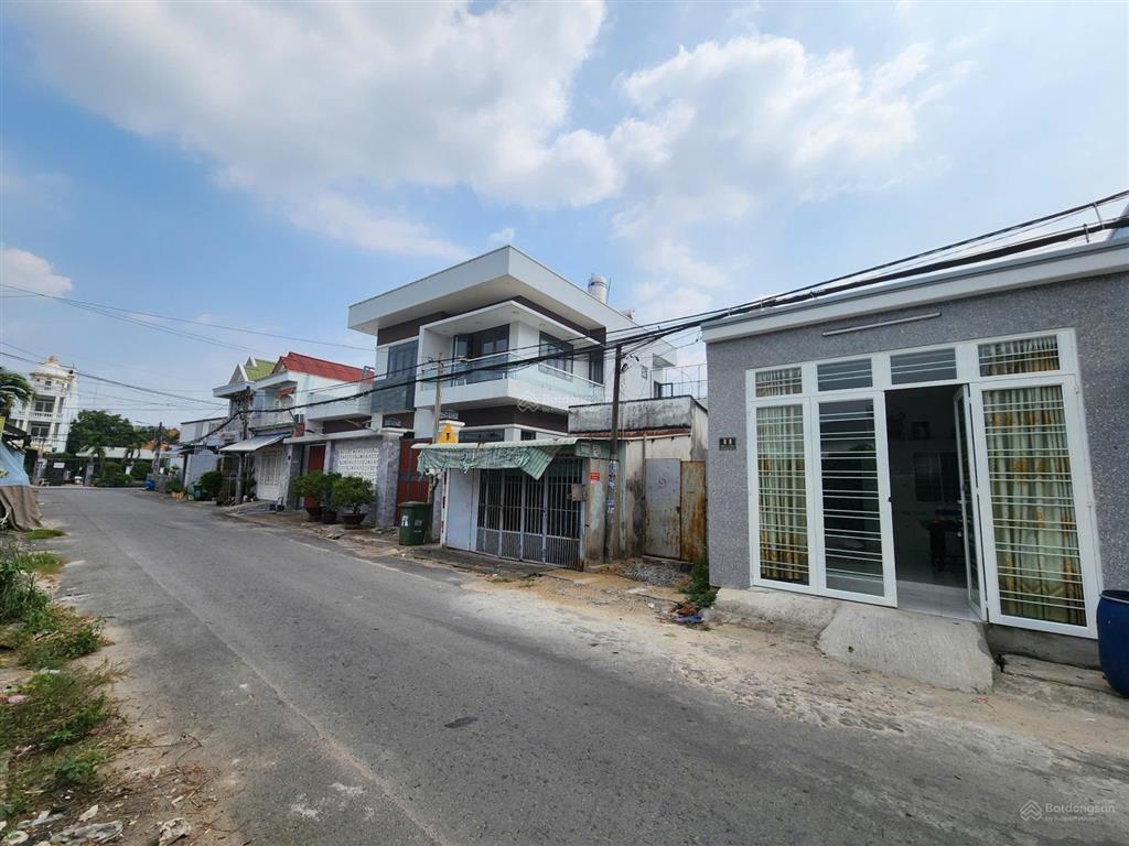 Bán nhà full thổ cư, mặt tiền đường nhựa, sát thị trấn củ chi, mua có dòng tiền ngay