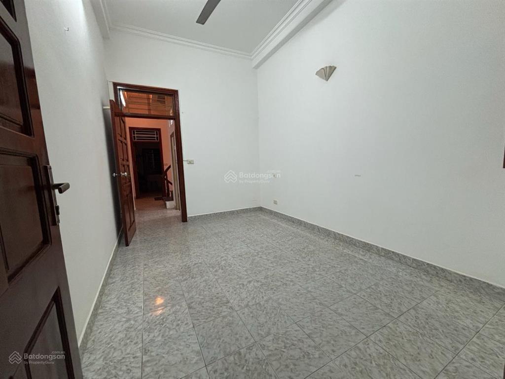 Chính chủ cần bán nhanh căn nhà phân lô ô tô đỗ cửa. cực hiếm