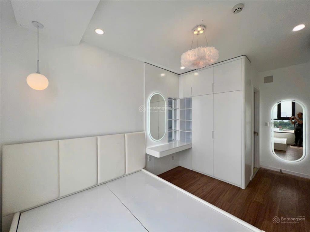 Cho thuê ch precia 71,3m2 2pn 2wc ban công lô gia lầu trung view thoáng full nt cực xịn giá 18 tr