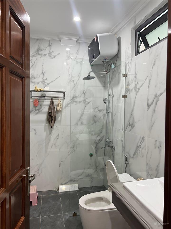 Bán nhà pl quân đội, gara gần hoàng quốc việt công viên nghĩa đô dt 80m, mt gần 5m, giá 29 tỷ