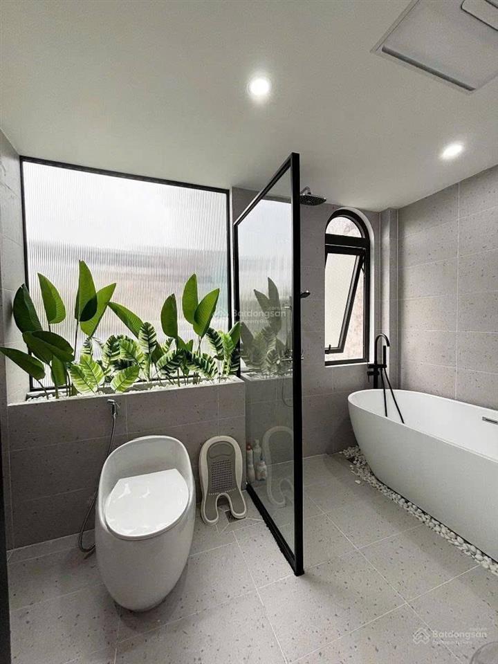 Bán nhà pl quân đội, gara gần hoàng quốc việt công viên nghĩa đô dt 80m, mt gần 5m, giá 29 tỷ