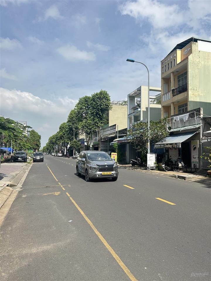 Chỉ 9.5 tỷ có tl cho mt đường d2 man thiện, p. hiệp phú, quận 9 và 1 số sp đang bán cùng trục đường