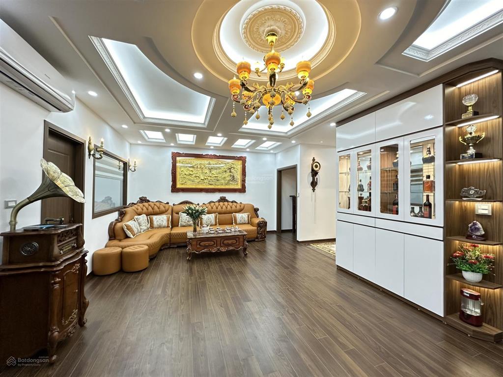 Bán căn hộ 135m2 * 3pn nhà đẹp, full nội thất tòa trung yên 1 số 58a trung kính