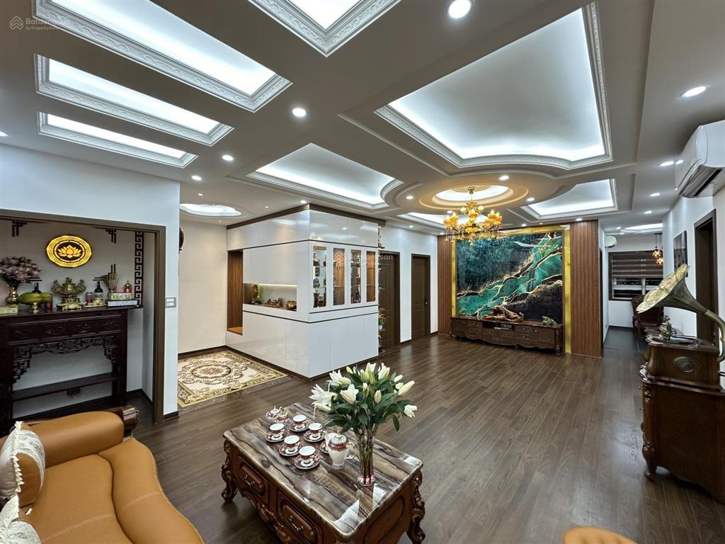 Bán căn hộ 135m2 * 3pn nhà đẹp, full nội thất tòa trung yên 1 số 58a trung kính