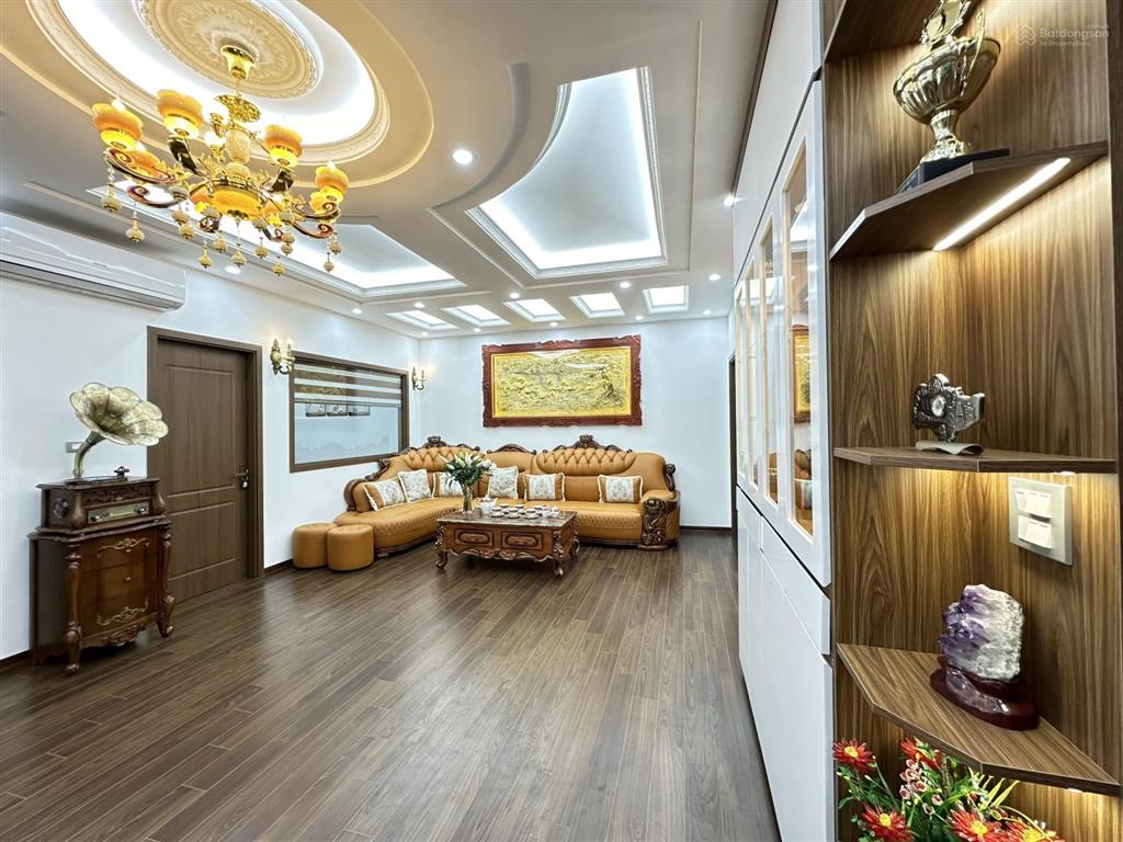 Bán căn hộ 135m2 * 3pn nhà đẹp, full nội thất tòa trung yên 1 số 58a trung kính