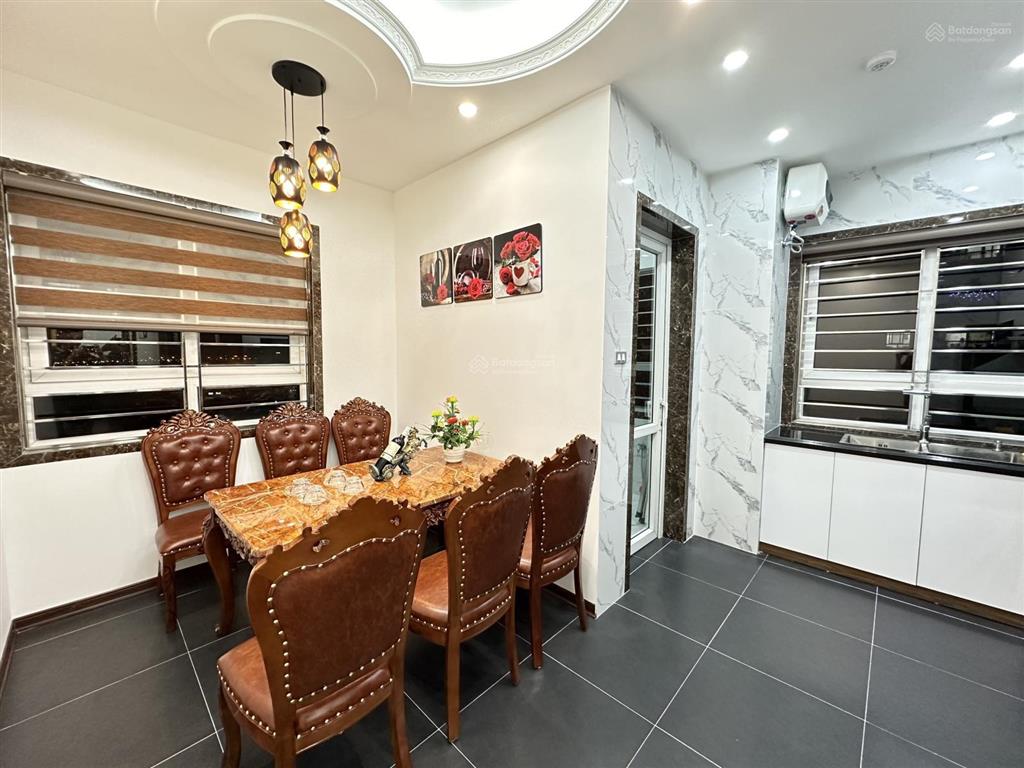 Bán căn hộ 135m2 * 3pn nhà đẹp, full nội thất tòa trung yên 1 số 58a trung kính