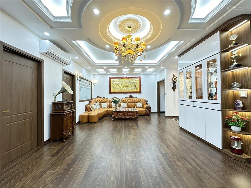 Bán căn hộ 135m2 * 3pn nhà đẹp, full nội thất tòa trung yên 1 số 58a trung kính