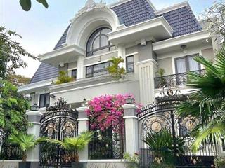 Cho thuê biệt thự kdc bình phú, quận 6  sân vườn cực rộng