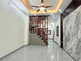 Bán nhà ngũ hiệp  thanh trì dt 45m2*5 tầng*giá 5.75 tỷ. ngõ thông ô tô đỗ cửa vào nhà