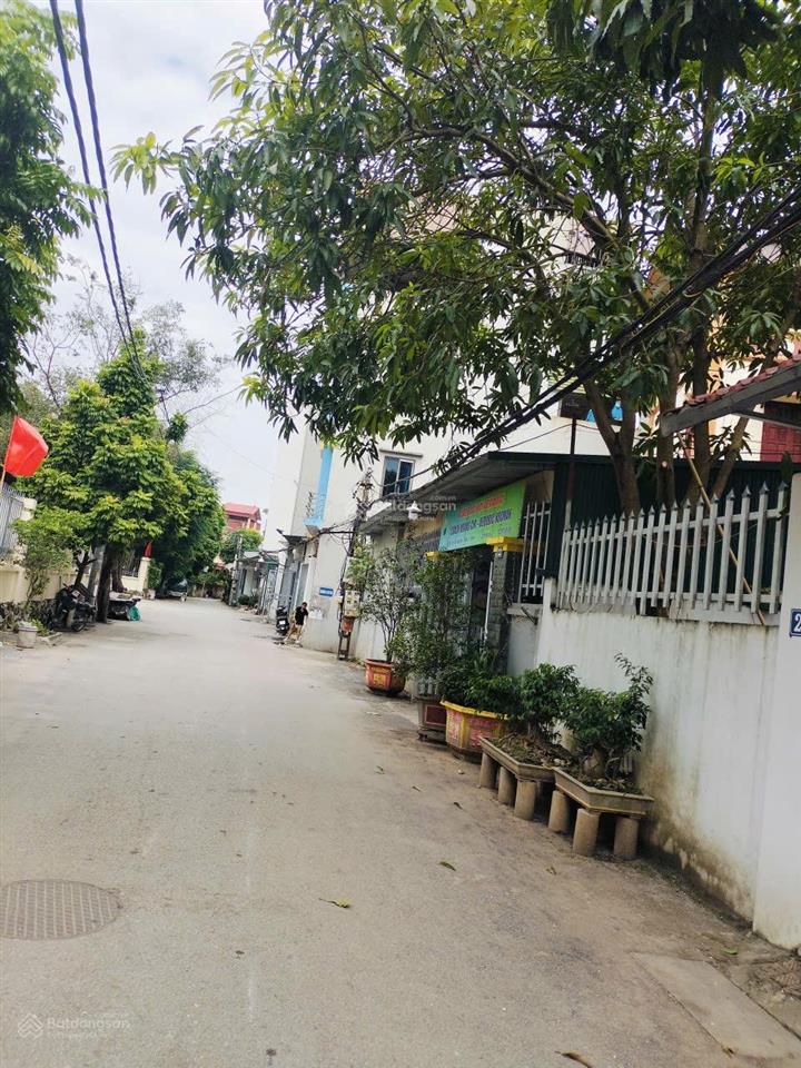 Tôi cần bán mảnh đất xem kẹt ở vĩnh quỳnh dt 40m2, mt 4m, giá 1,7 tỷ. trong khu dân cư cách phố 50m