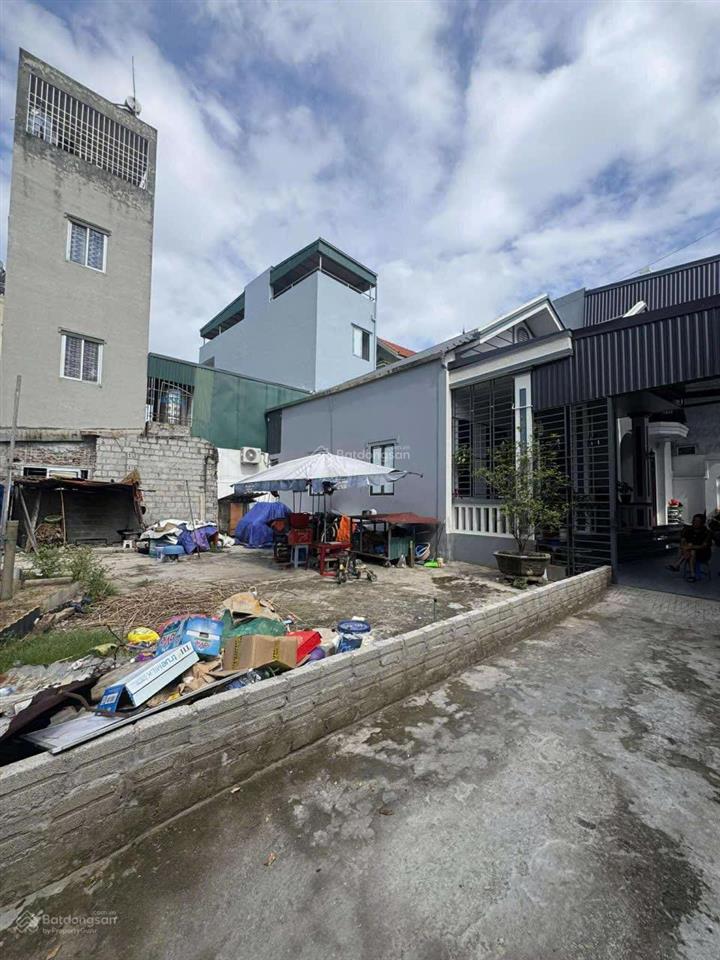 Tôi cần bán mảnh đất xem kẹt ở vĩnh quỳnh dt 40m2, mt 4m, giá 1,7 tỷ. trong khu dân cư cách phố 50m