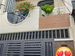 Bán nhà cạnh phạm văn đồng 40m2 giá xấp xỉ 6 tỷ thương lượng