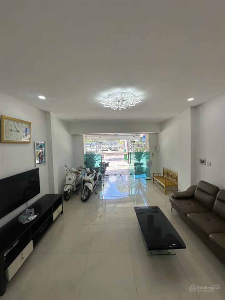 Bán nhà mặt tiền lê thị riêng, đường cực lớn giá chỉ 12tỷ8
