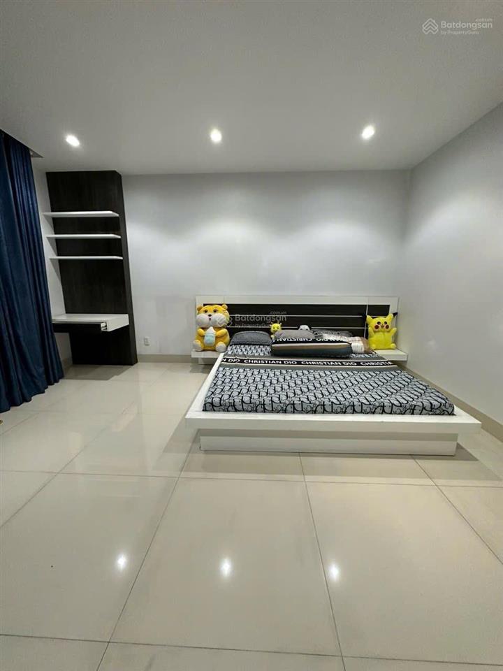 Bán nhà mặt tiền lê thị riêng, đường cực lớn giá chỉ 12tỷ8